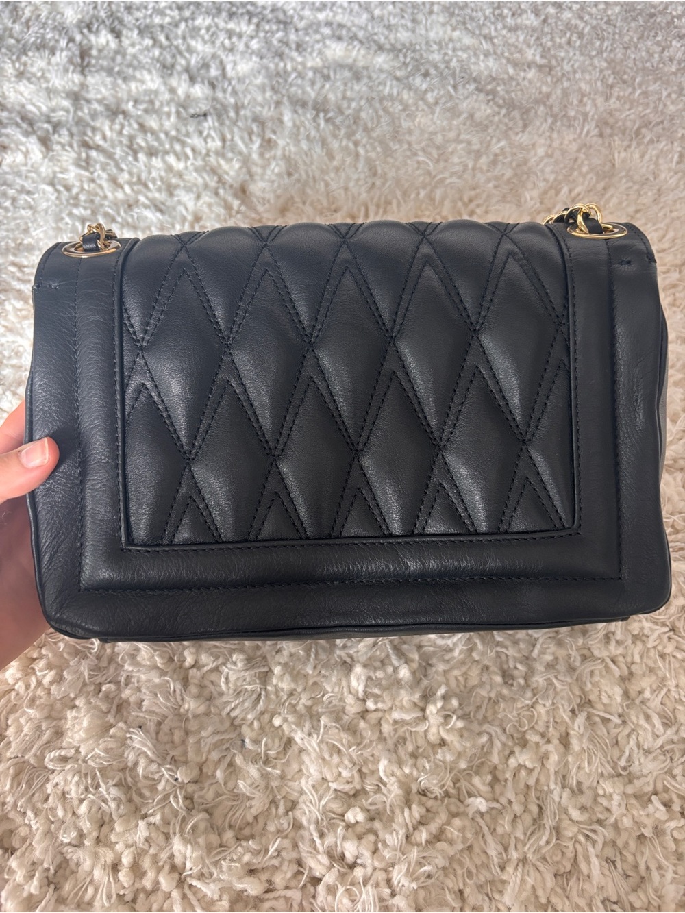 Mario Valentino Quilted Black Shoulder Bag with Gold Chain - Picture 2 of 4